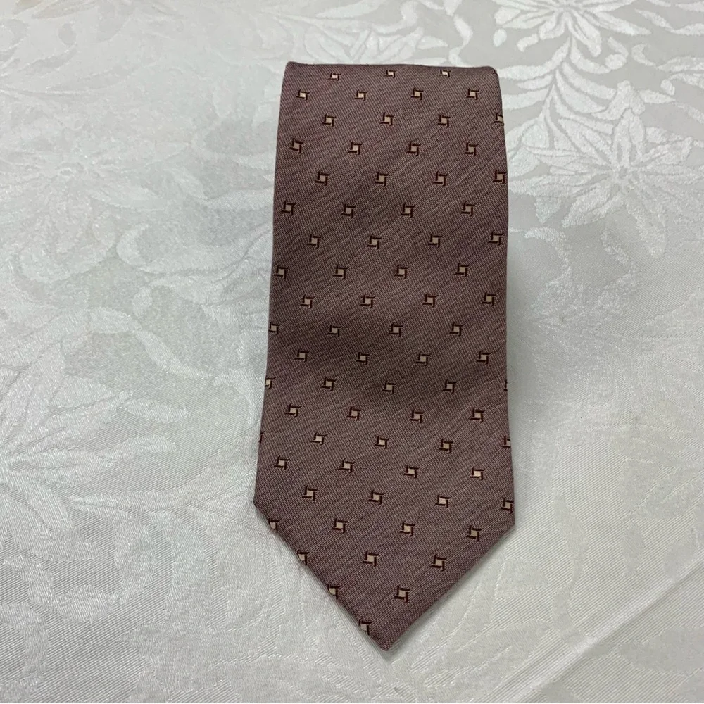 Burberry Brown Silk Tie with Classic Pattern